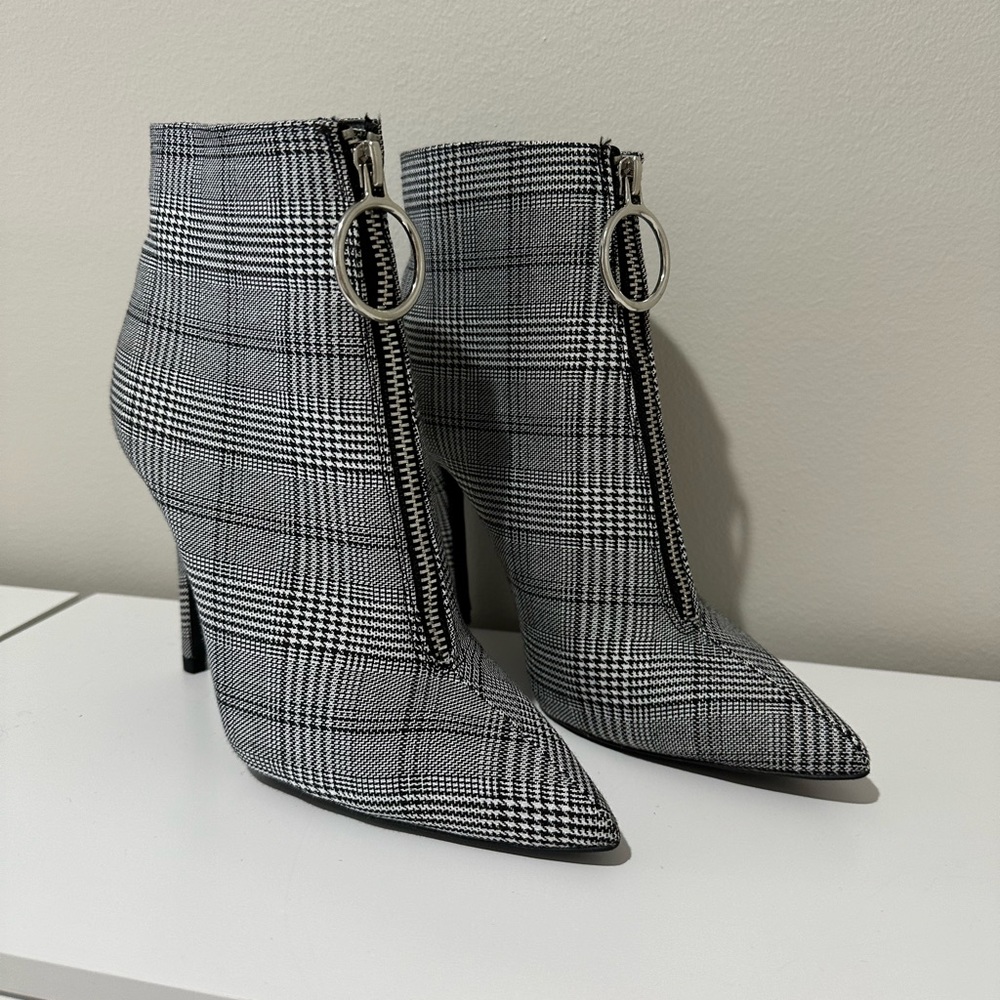 Qupid Booties, Women High Heel Pointy, Plaid Pattern, Size 7